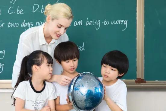 女生高考选什么专业就业前景最好,高考后女孩子学什么专业好点