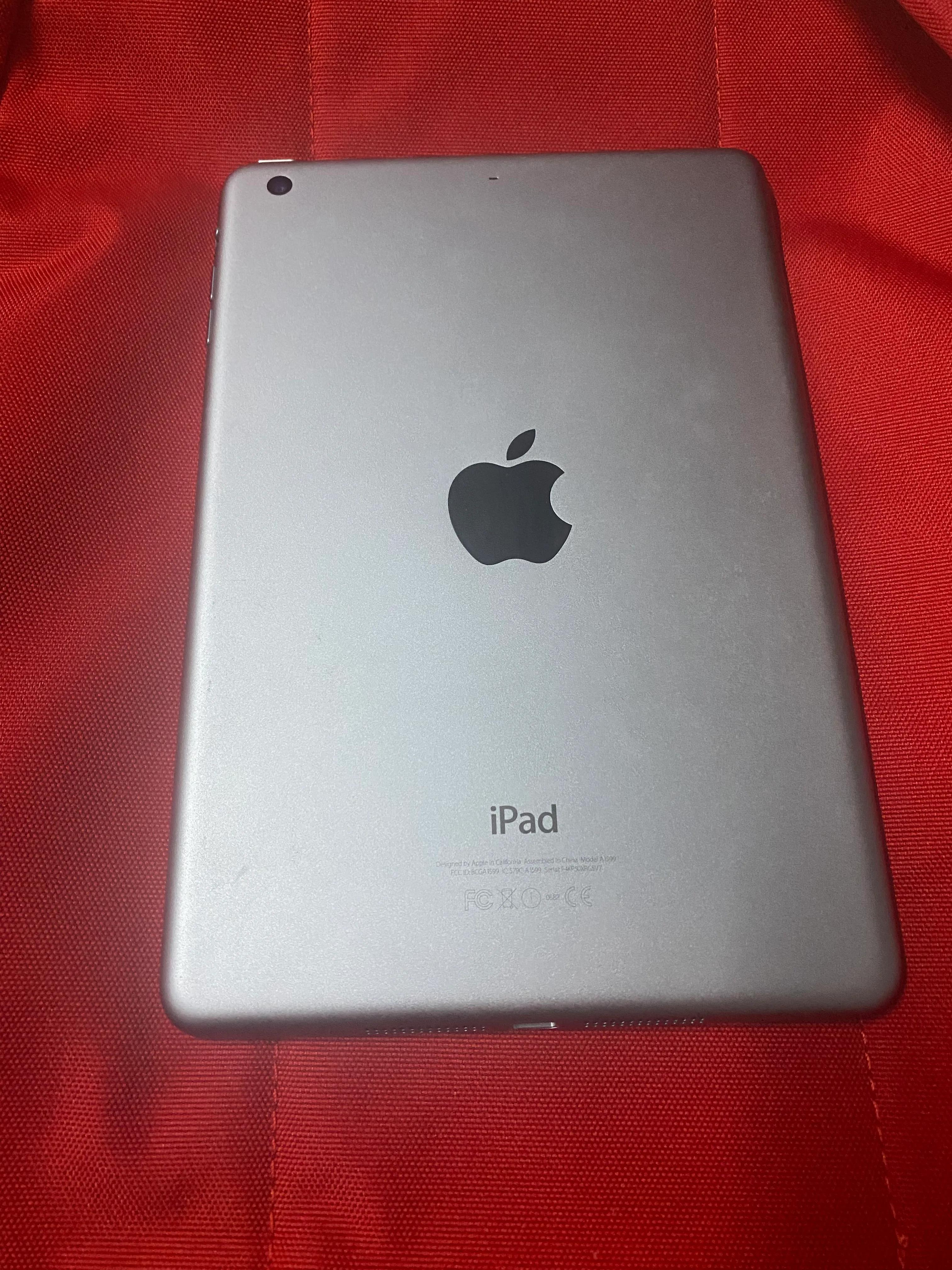 一个女人单独买平板电脑……