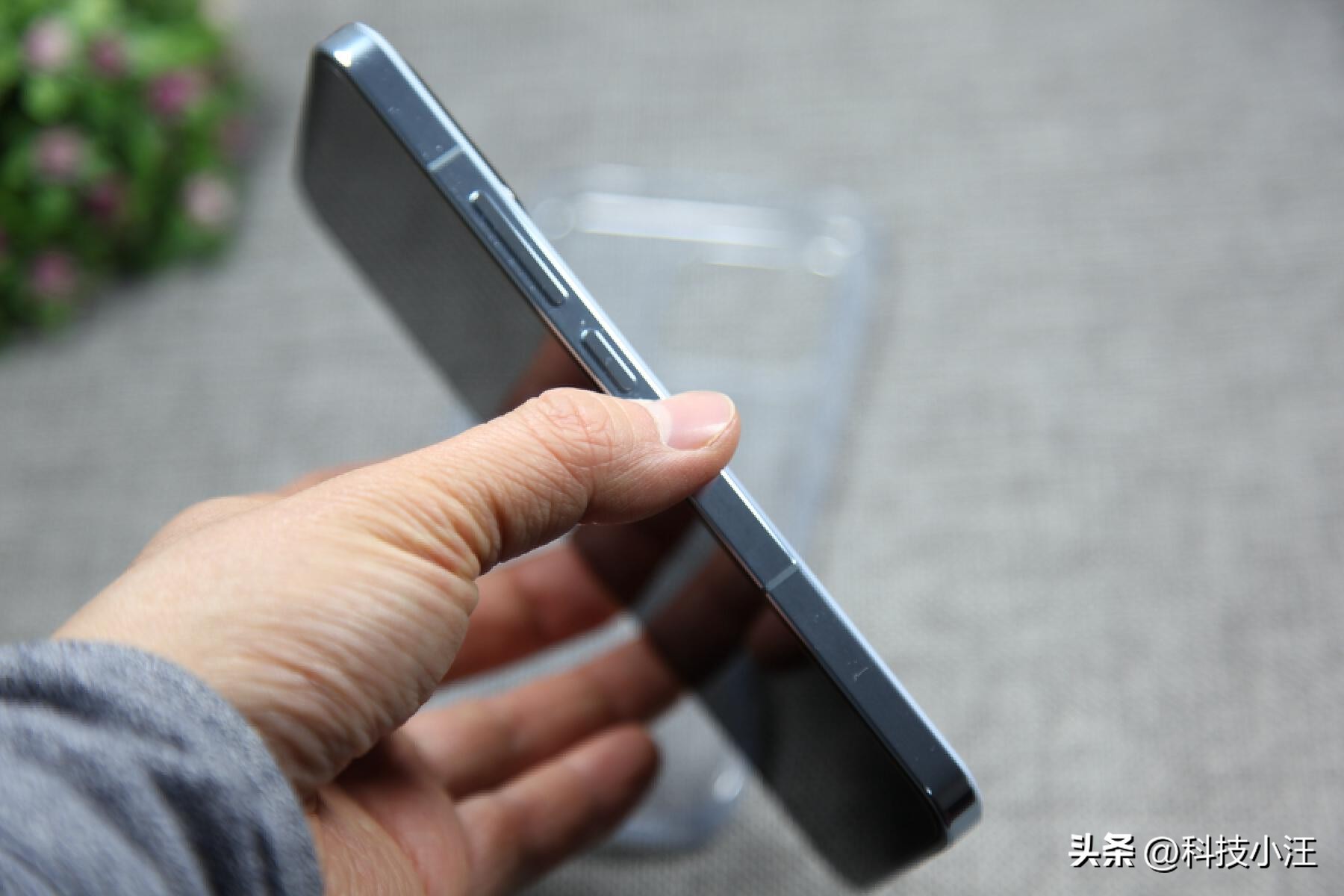 小米13远山蓝是科技纳米皮吗,小米13远山蓝玻璃版