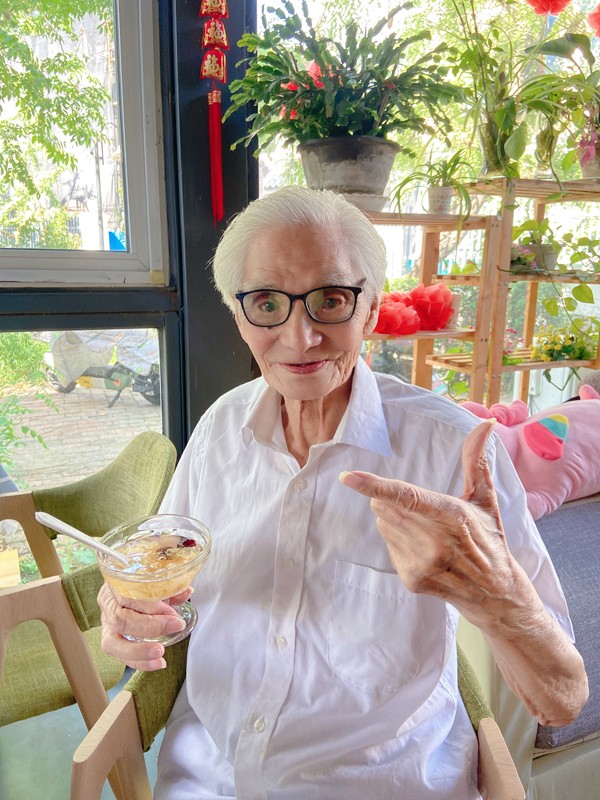 陶乐家养老丨共庆陶乐八周年，一碗生日面，情长岁安康