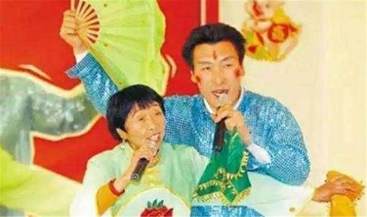 26岁小伙娶了58岁媳妇,27岁小伙非娶42岁离异大妈完整版