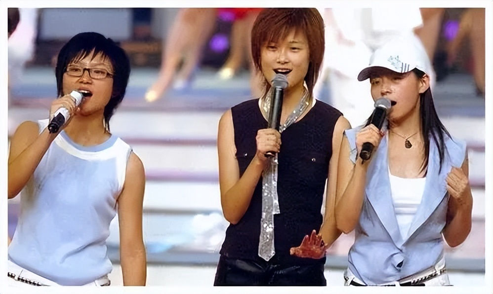 单依纯炎明熹唱歌对比,单依纯和炎明熹唱功对比