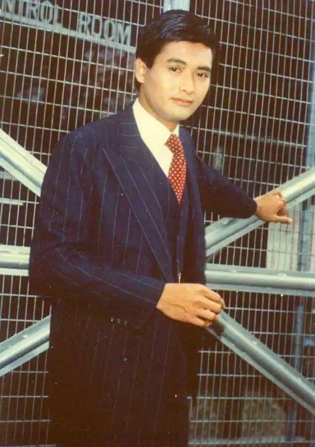 从未捐过钱的明星,周润发不为人知的心酸成长史