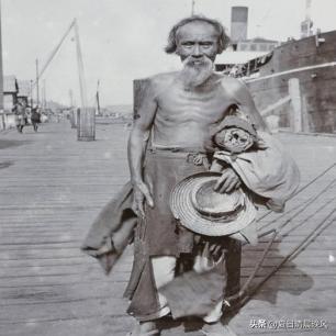 珍贵照片，日军*杀屠**老百姓强奸妇女，用刀剖开肚子，看看多残忍