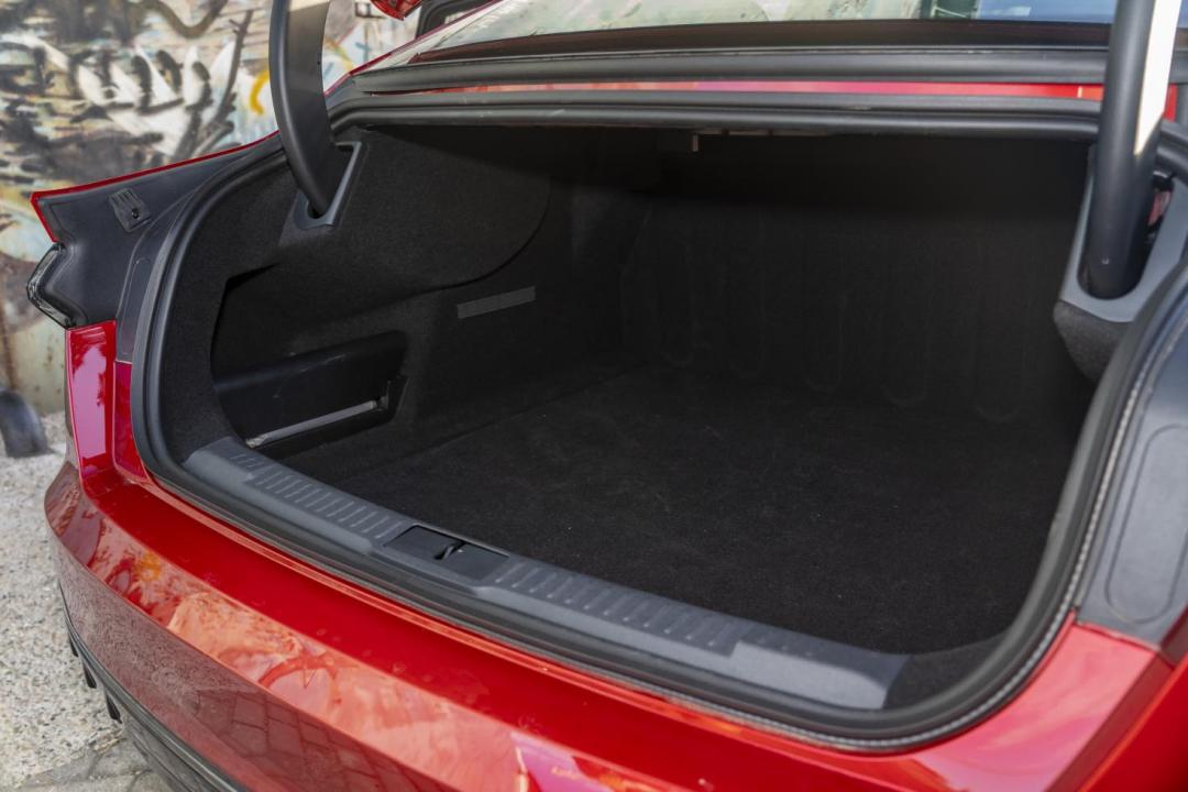 新款林肯z试驾,22款林肯z银色试驾