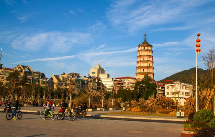 此生必打卡的最美十二县城,中国最令人向往的10个旅游小城市