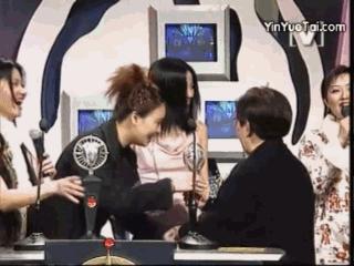 田震敢和那英比吗,田震如今如何评价那英