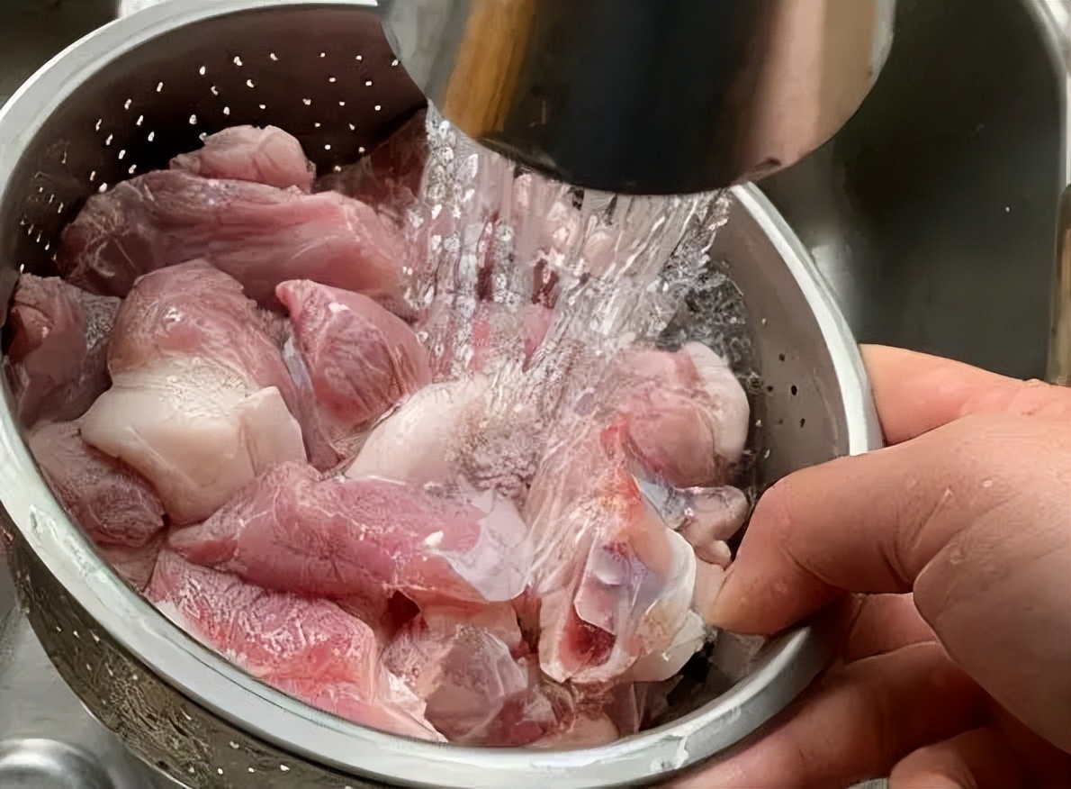 腌腊肉只放盐花椒白酒的做法,腌腊肉只用生抽