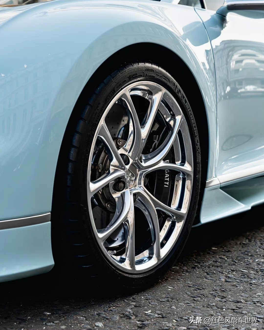 国外街拍精选系列|伦敦街头迪拜大佬座驾布加迪Chiron号比车贵