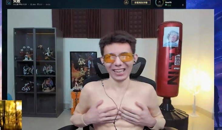 张嘉文直播秀肌肉，美女主播围观被超管封了：他脱衣服，封我干嘛