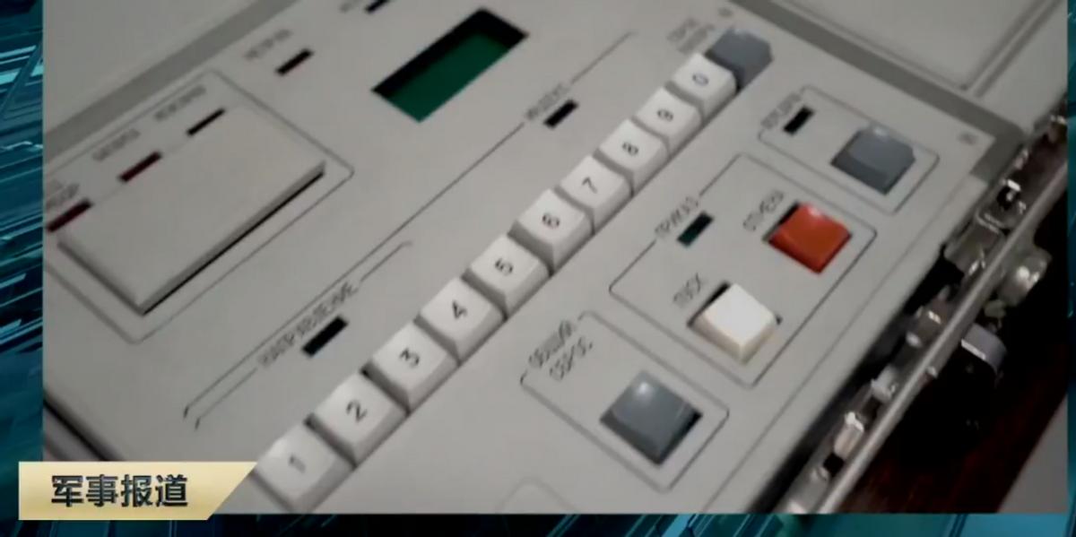 平叛之后普京现身，黑手提箱紧随左右，这才是美国不敢动的原因