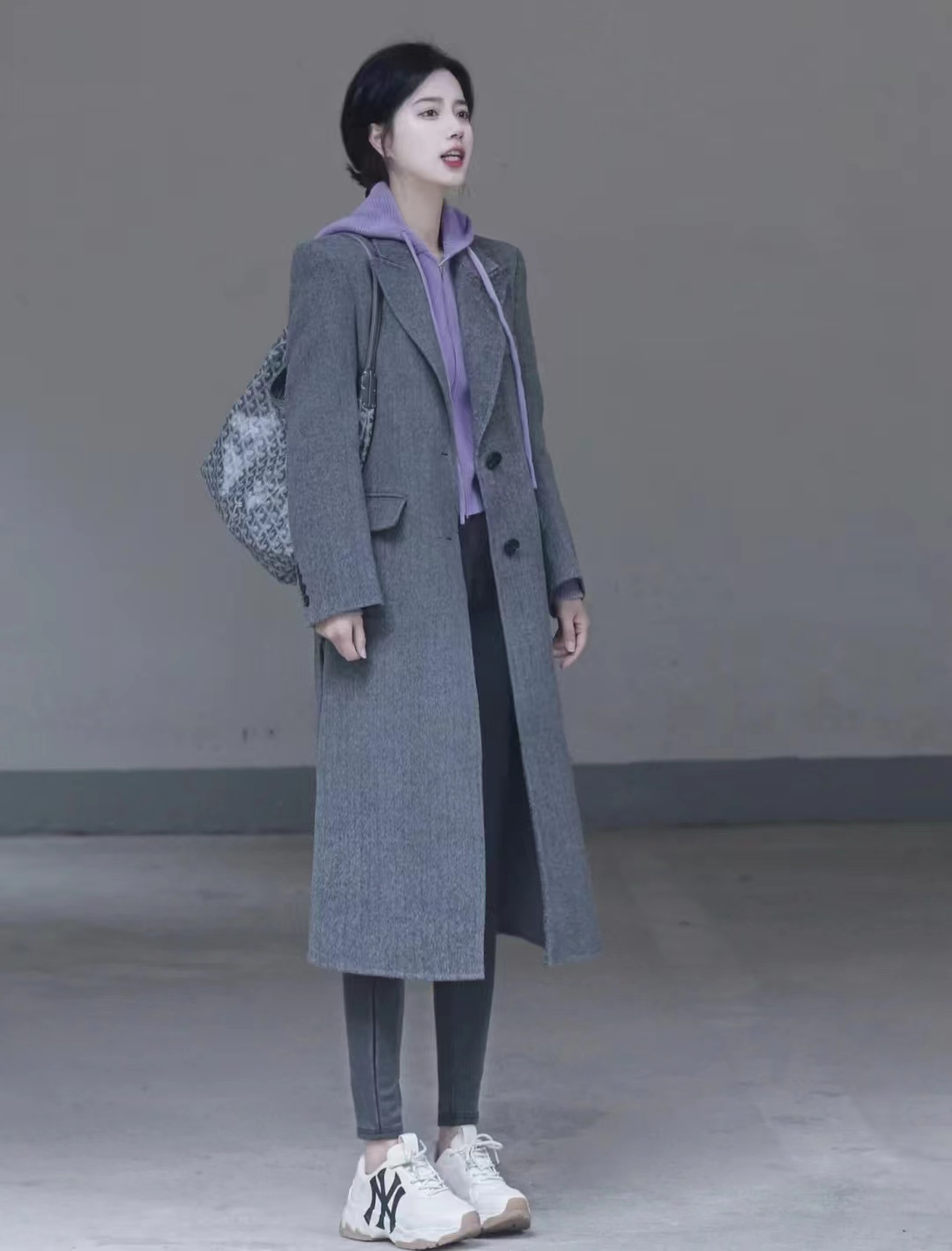 中款深灰色大衣怎么搭配好看,maxmaralabbro灰色大衣