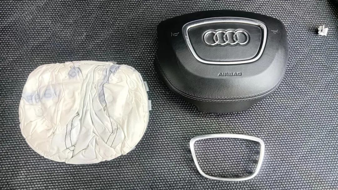 小伙100多万买宝马,小伙花了52万买了奥迪a8