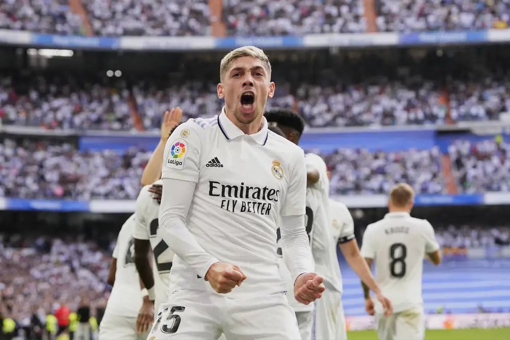 哈维当教练赢皇马的反应,哈维当巴萨教练首秀