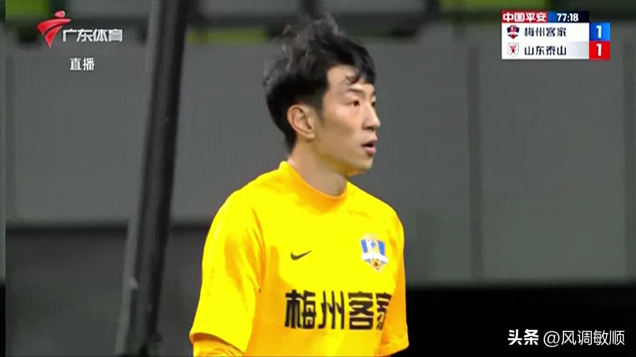 中超球员比赛拖延时间,中超守门员拖延比赛被黄牌