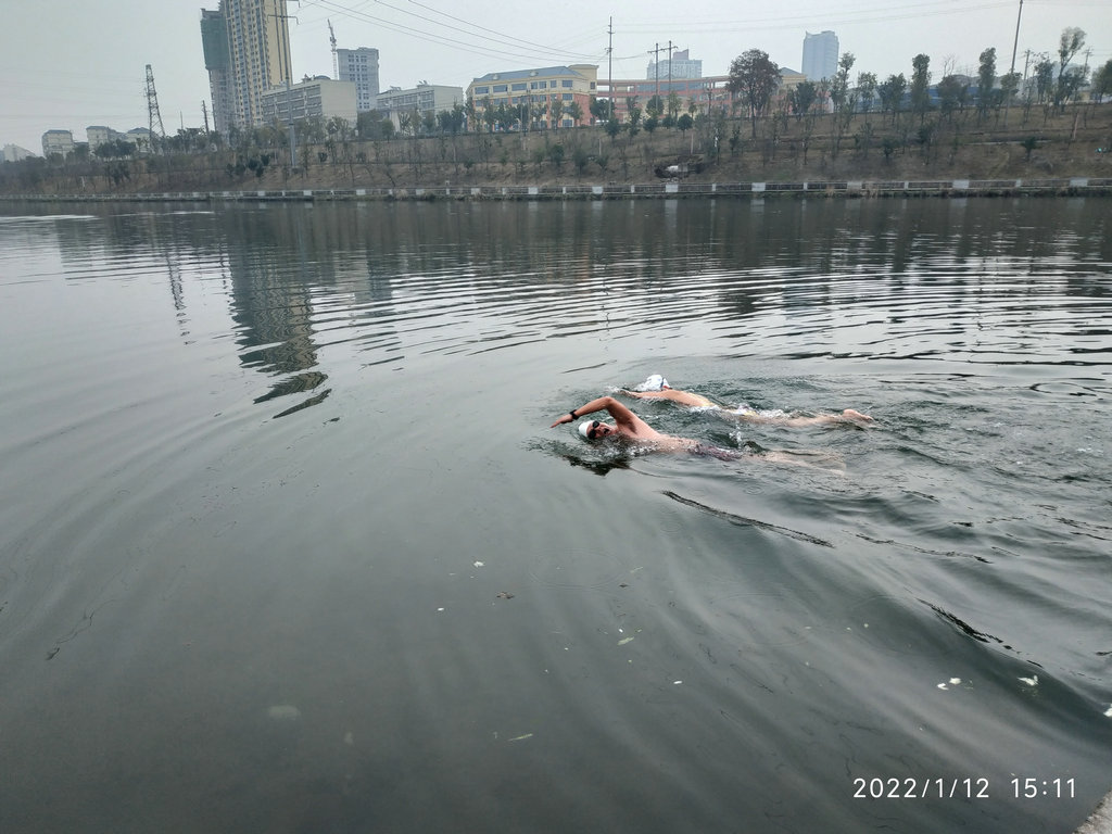 湘西欢乐冬泳人——向怀化水上部落“碉堡村”致敬