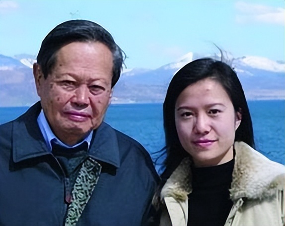 杨振宁忘年恋完整版,杨振宁娶小48岁翁帆