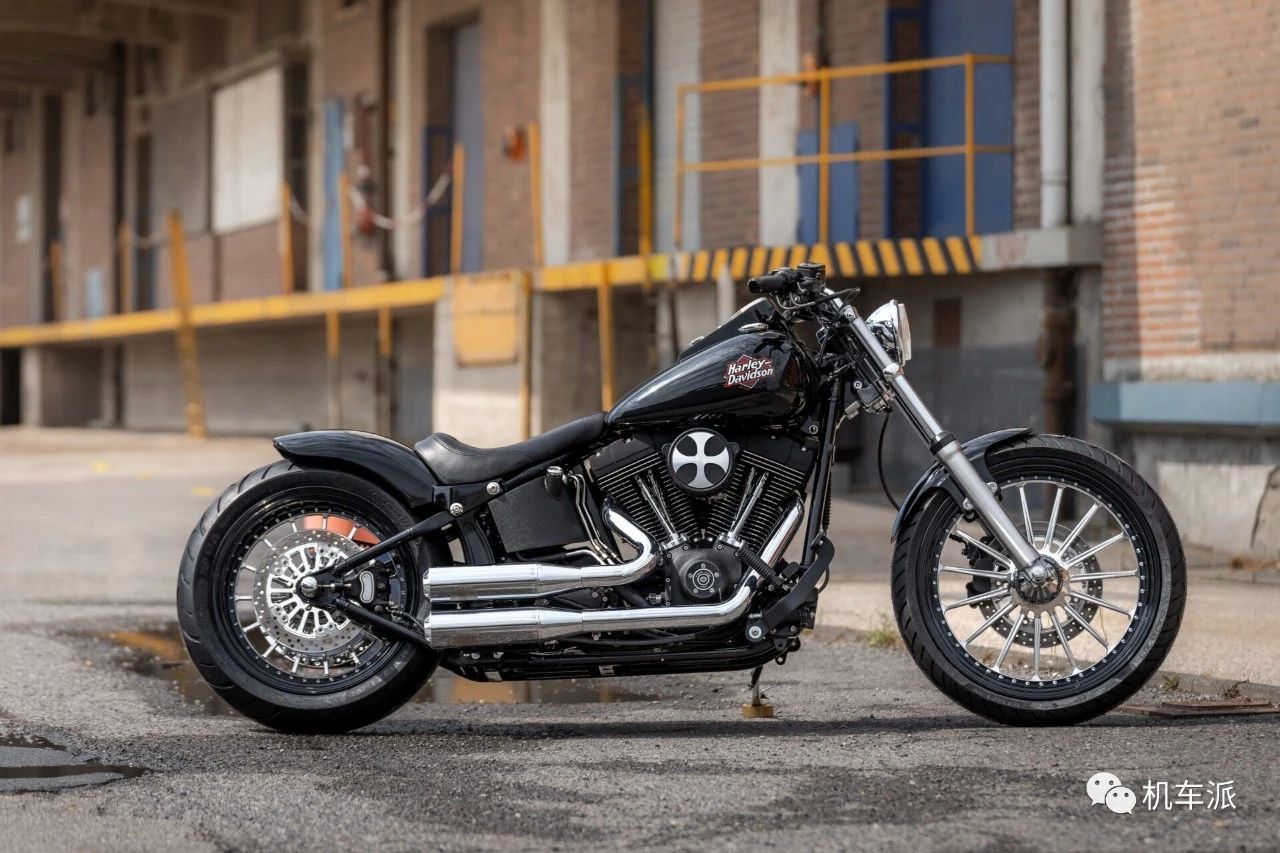 哈雷夜路德定制版改装案例,哈雷夜行者旅行改装