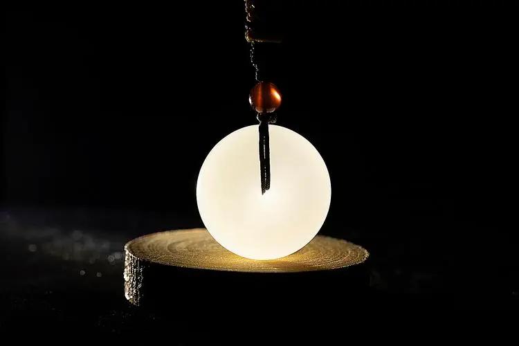 玉石平安扣好还是朱砂平安扣好,平安扣玉寓意和象征