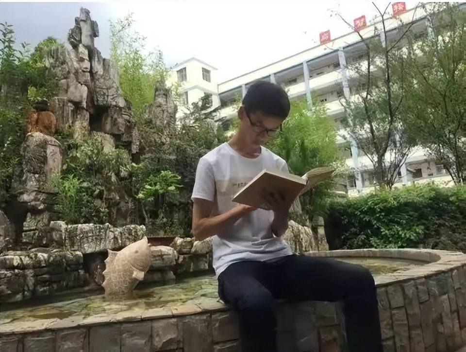 江群上清华工科实验班,寒门贵子744分考上清华