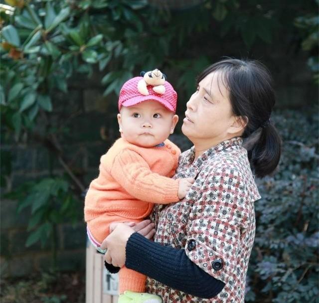 三胎家庭的鸡飞狗跳,三胎家庭鸡飞狗跳