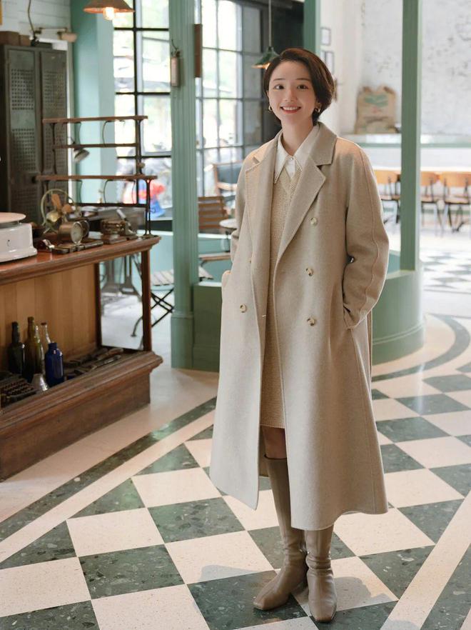 燕麦色大衣新年穿搭,燕麦色的衣服适合多大年纪的穿