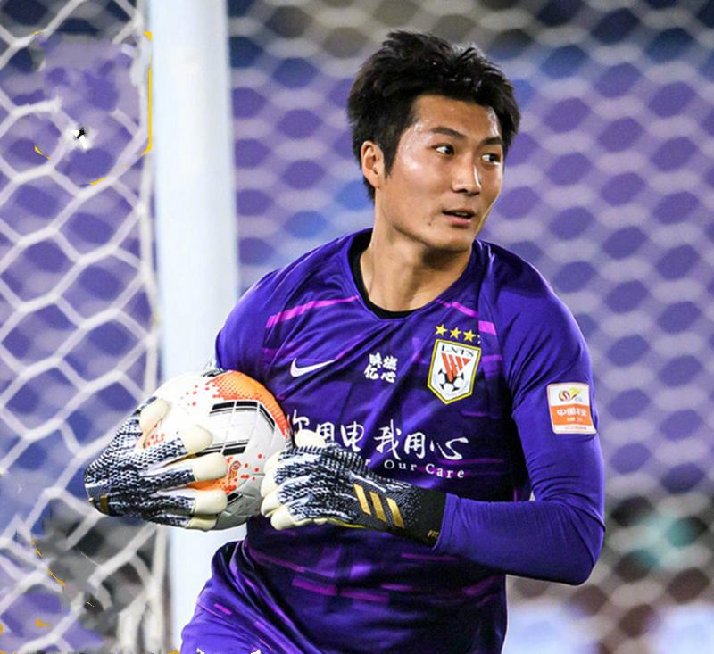 韩镕泽失误，泰山遭遇守门员之殇；全靠王大雷？郝伟选择不明智