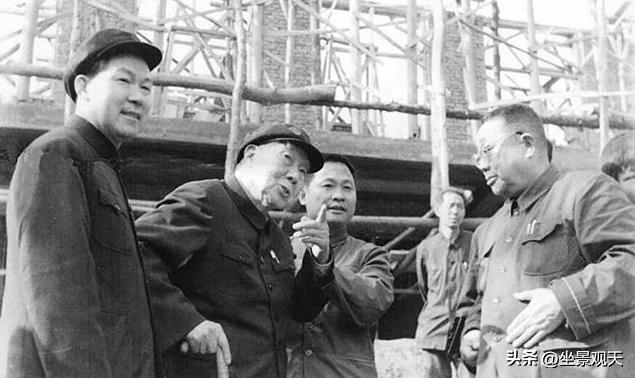 50年时数名开国元勋联名，希望找到“代号OX”，找到后享18级待遇