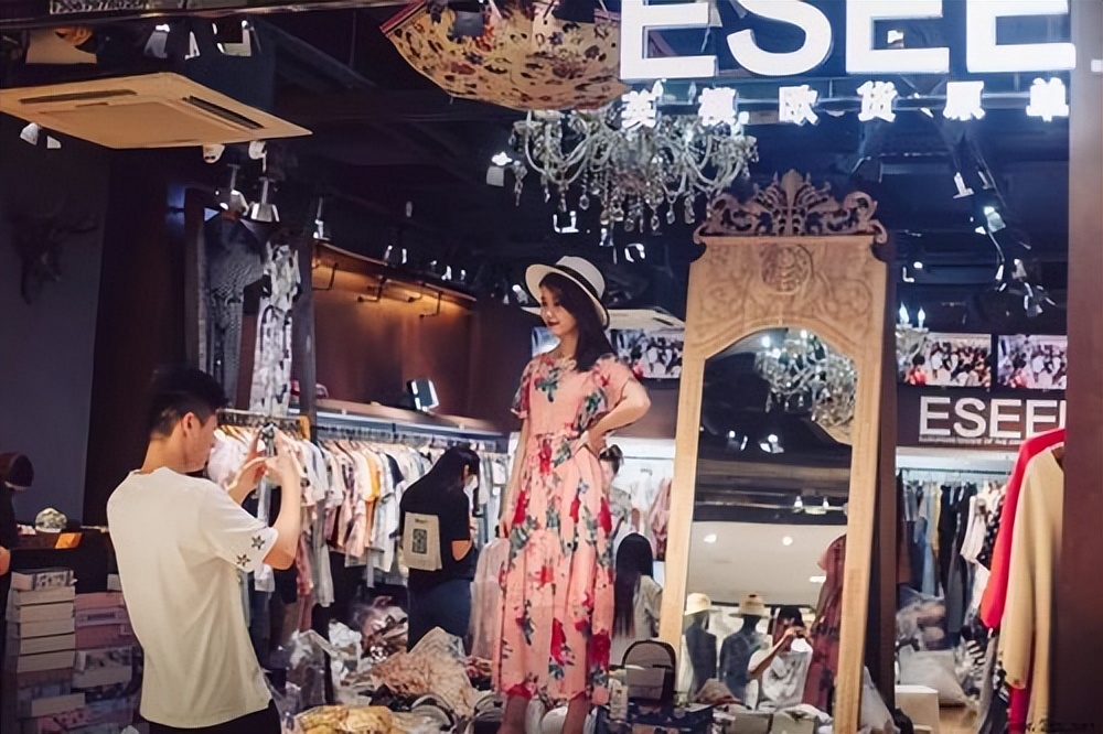 康复路：西安最早的年轻人时尚打卡地，曾盛极一时，如今却衰败