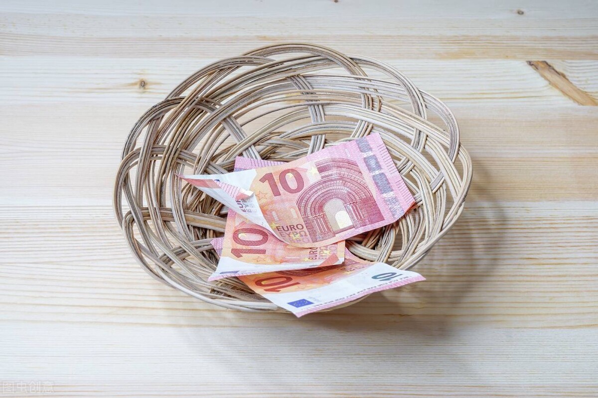 导游最多赚多少钱,一顿饭700多服务费咋来的