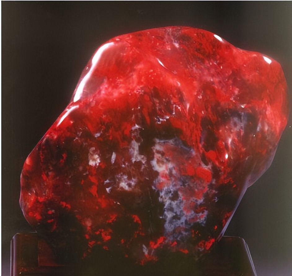 贵翠玉石价格,翡翠是石英岩玉吗