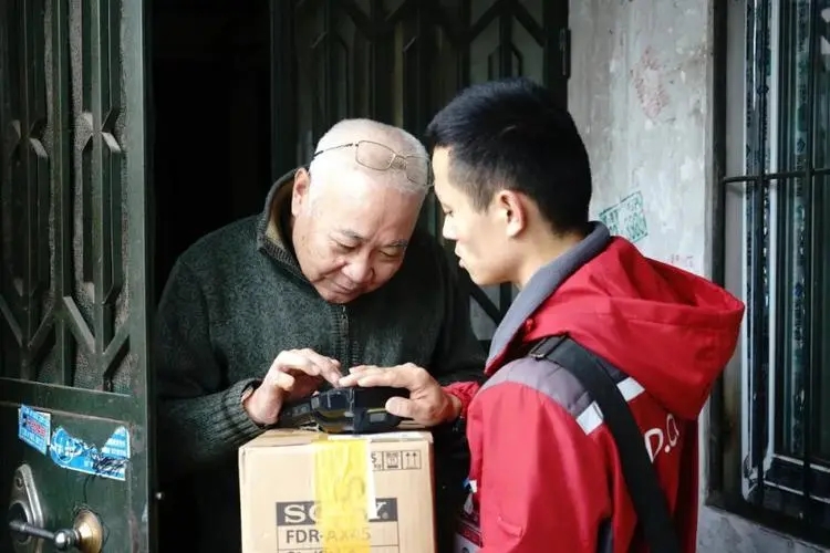 刘强东谈金宜财视频,京东001号快递员刘强东