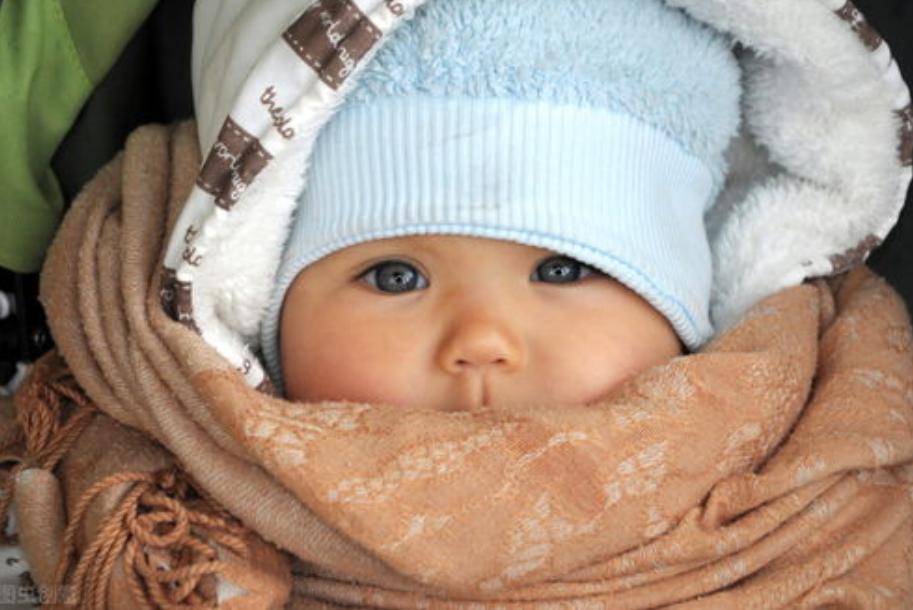 宝宝手脚冰冷还要物理降温吗,宝宝手脚凉是要保温还是散热