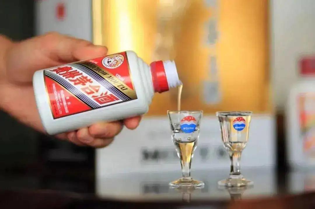 小李感谢领导，送去一瓶茅台酒，怎料竟弄巧成拙，好在结局完美