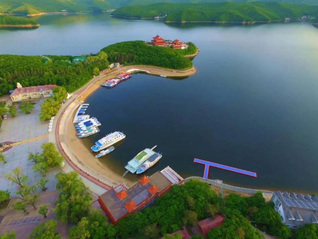 用AI绘图给黑龙江夏季避暑旅游，做几件“事件营销”