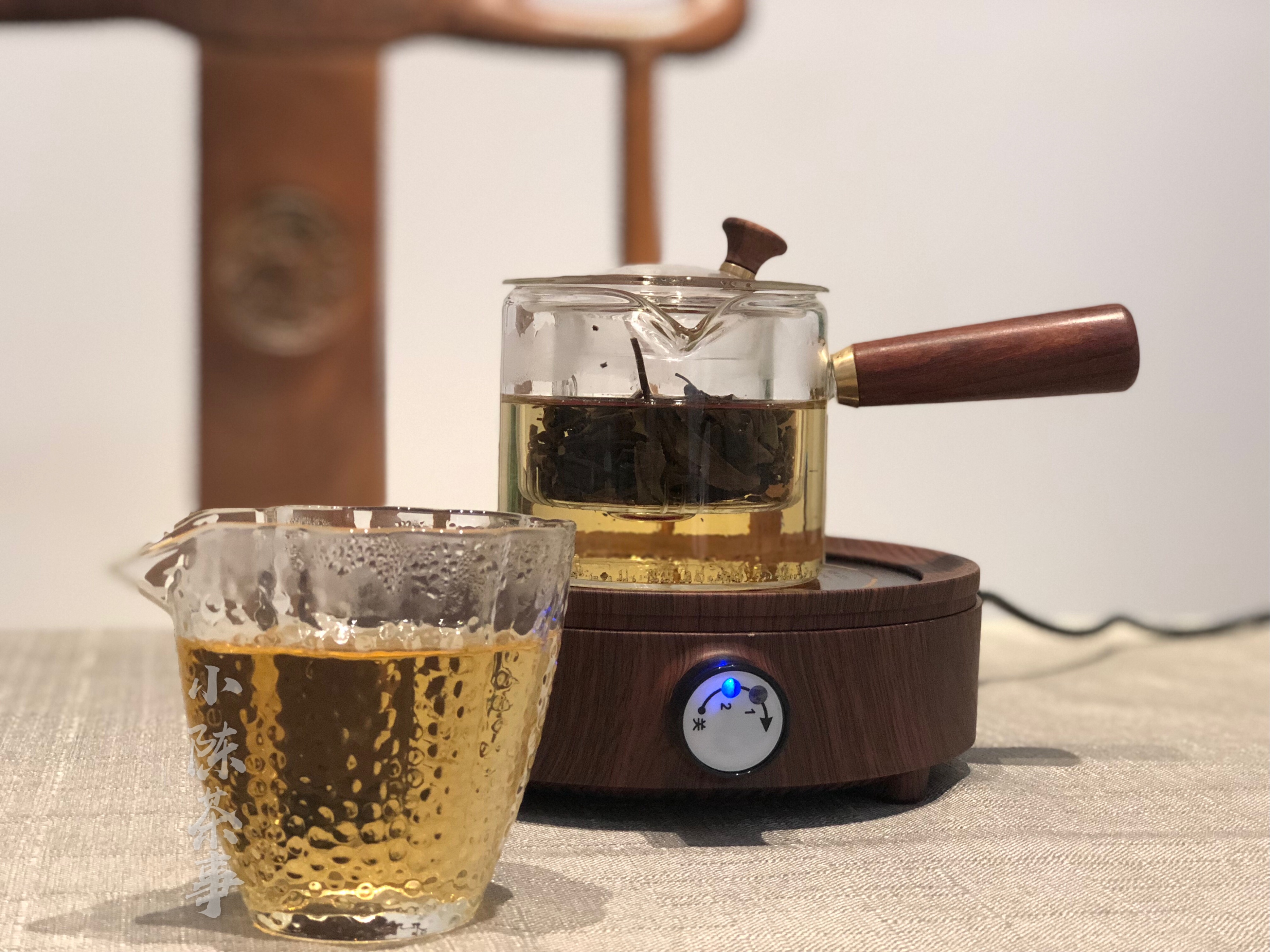 白茶饼和散茶哪个煮着喝好,白茶饼茶和散茶的区别