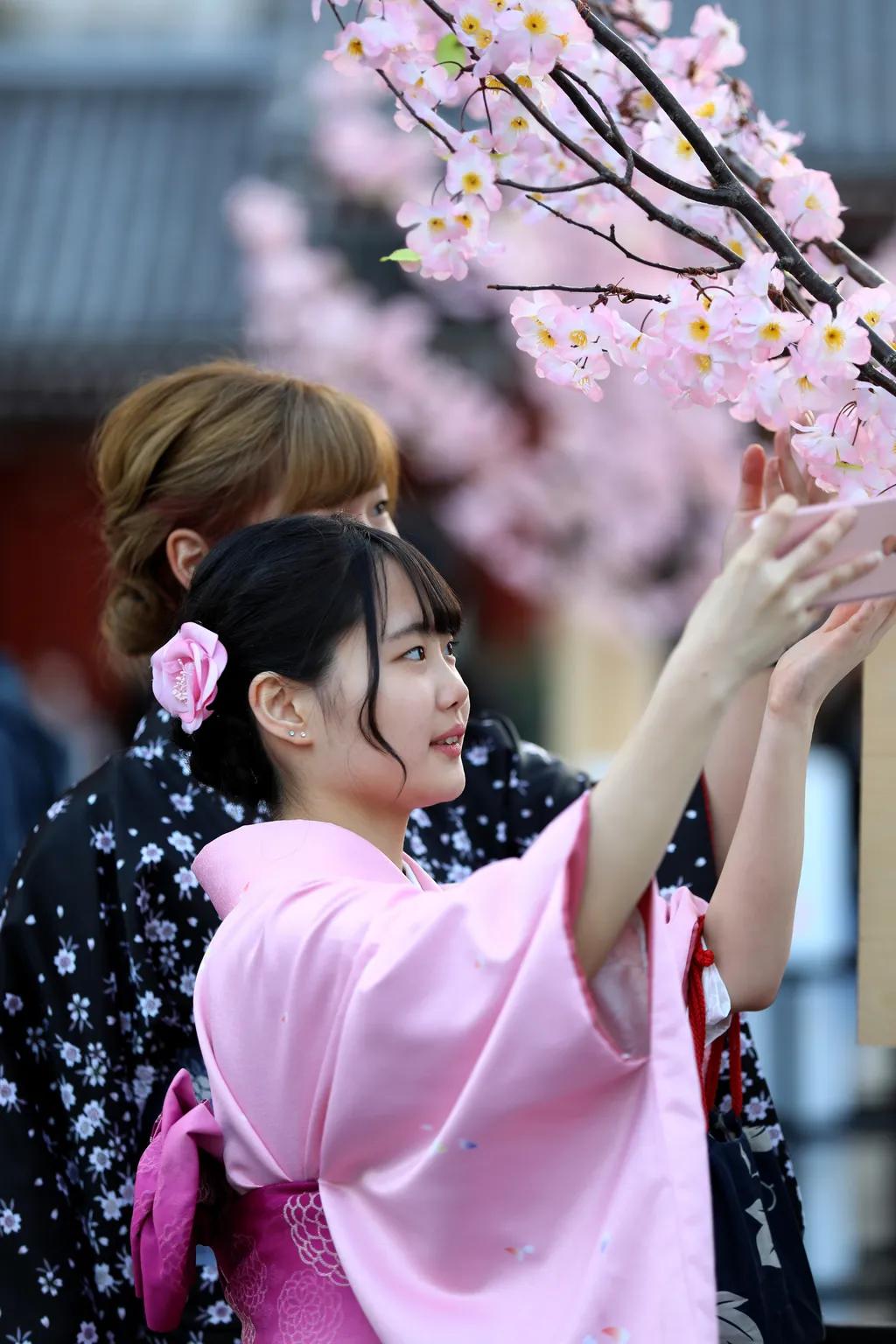 中国女生穿日本衣服和服,中国女生穿日本和服意味着什么