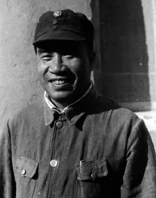 48年，一国军军长被蒋介石下令枪毙，临死前振臂高呼：毛主席万岁