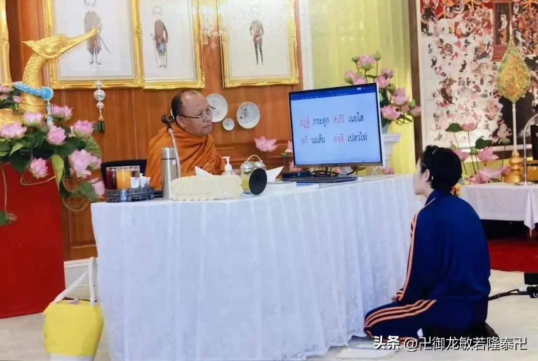 重磅！被雪藏半年之久的诗妃闪现，和国王身穿情侣装亮相