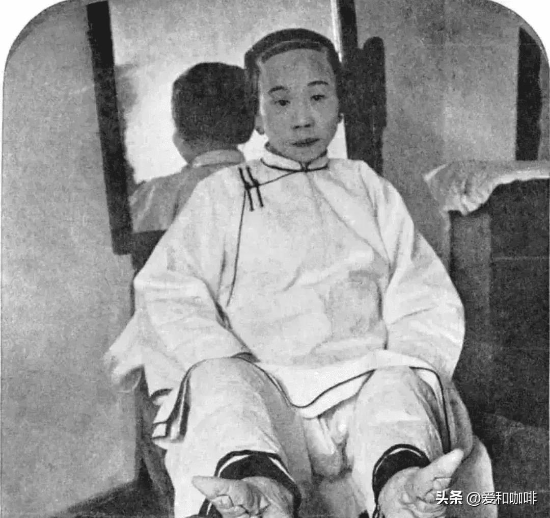 30张真实又罕见的老照片，阴毛假发工作者，我怀疑他用错地方了2