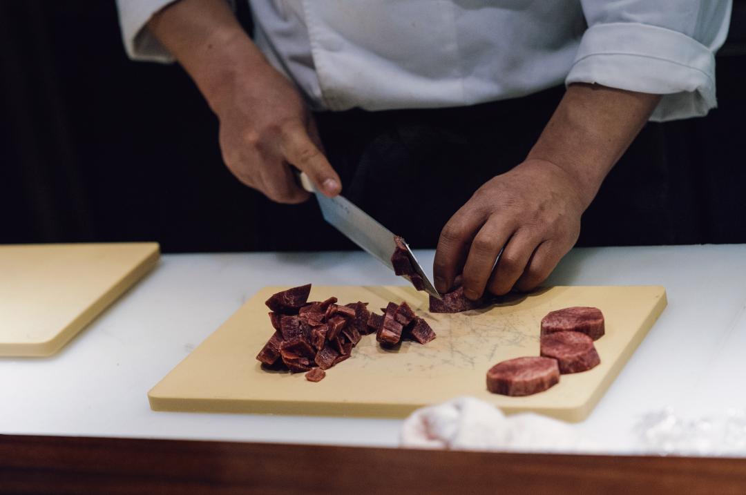 配备一星米其林黑珍珠餐厅,比米其林黑珍珠高端的餐厅