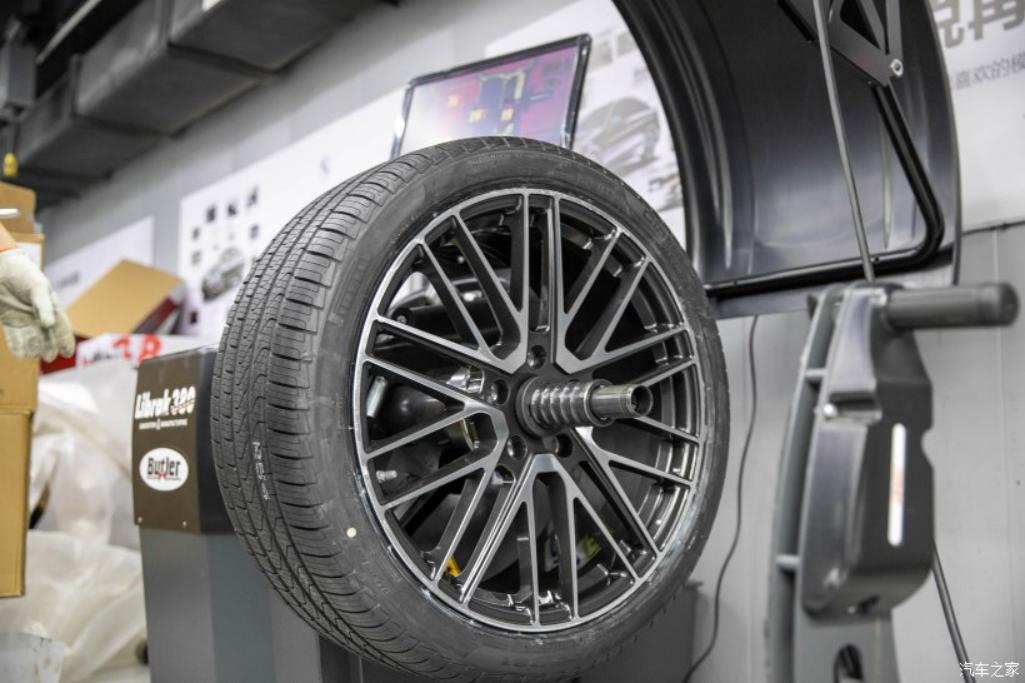 青岛保时捷panamera,保时捷panamera原车19寸轮毂