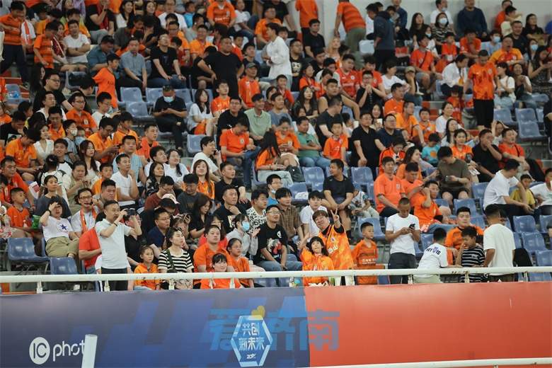 黄政宇费莱尼,山东鲁能三连胜视频