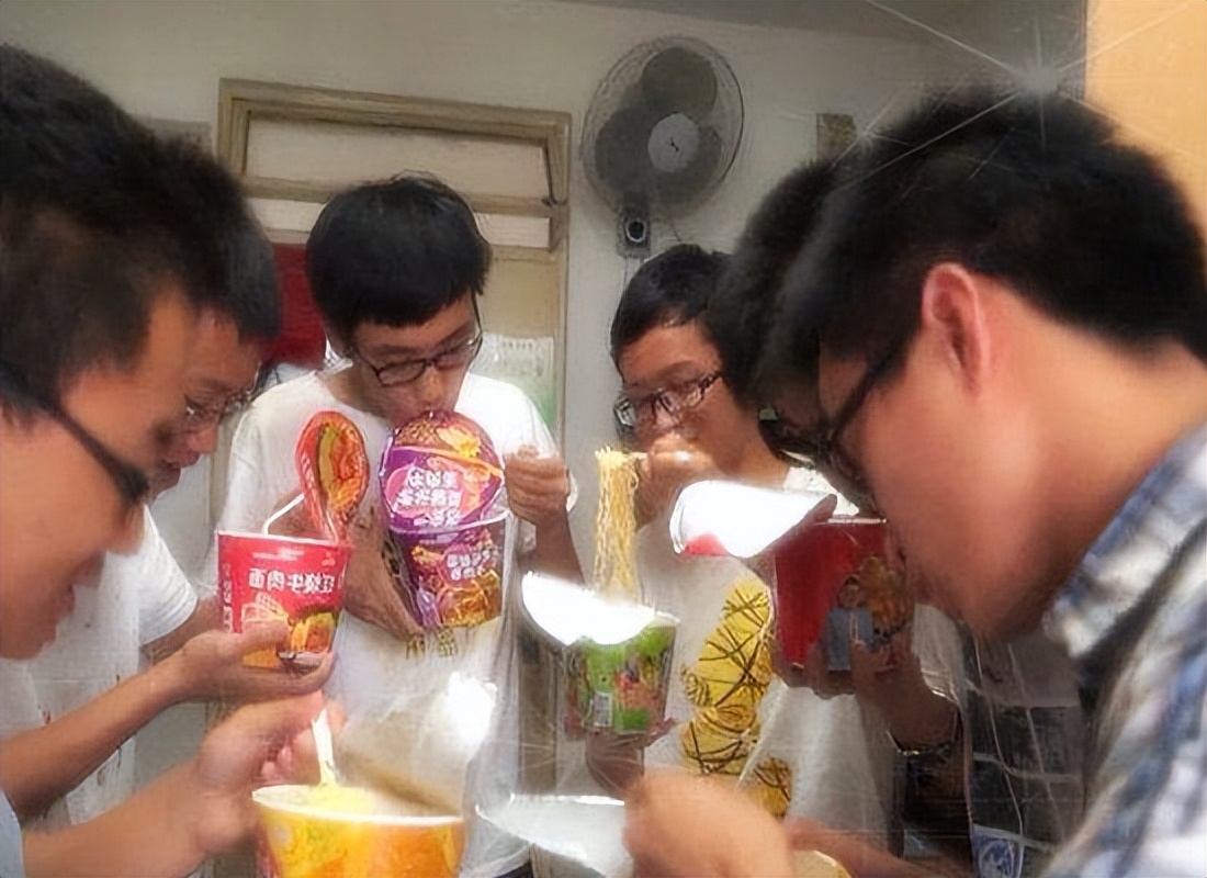 方便面真的添加了很多防腐剂吗,方便面里面会有防腐剂吗