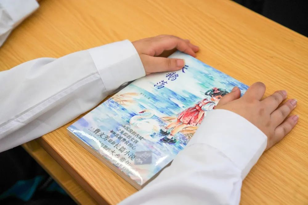 曹文芳中国著名儿童文学作家,儿童文学作家曹文芳