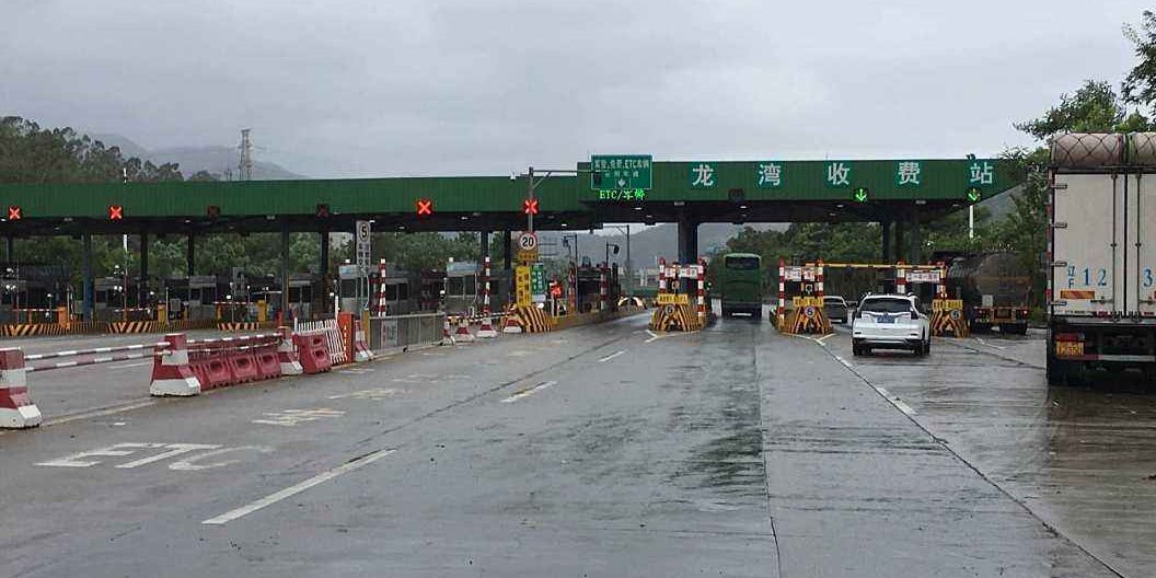 高速公路收费员真的是个好工作吗,高速公路收费员是什么职业