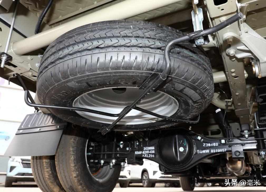 五菱新卡2.0和龙卡发动机一样吗,五菱龙卡有3米6的吗