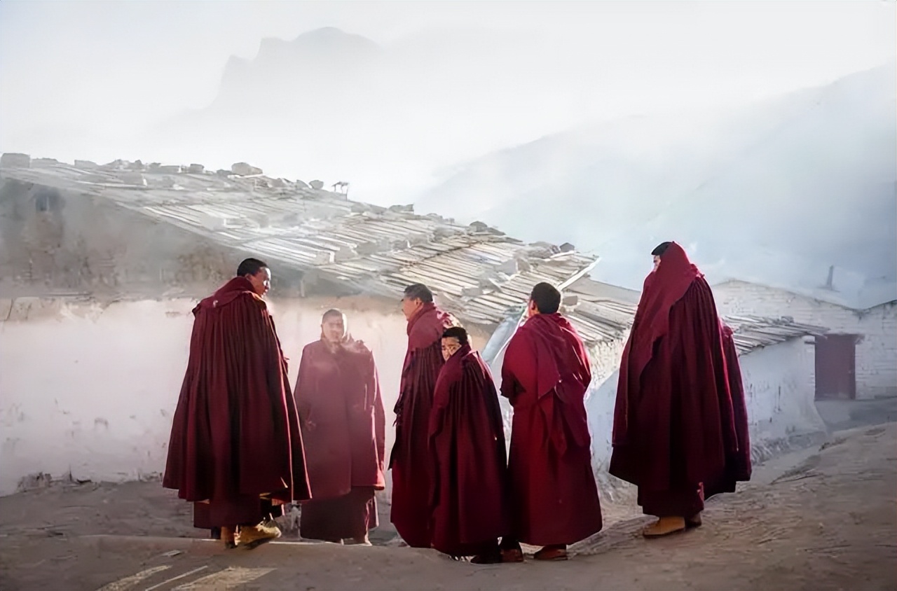 故事：假活佛王兴夫：敛财2亿，行骗数名女弟子，夜住五星级酒店