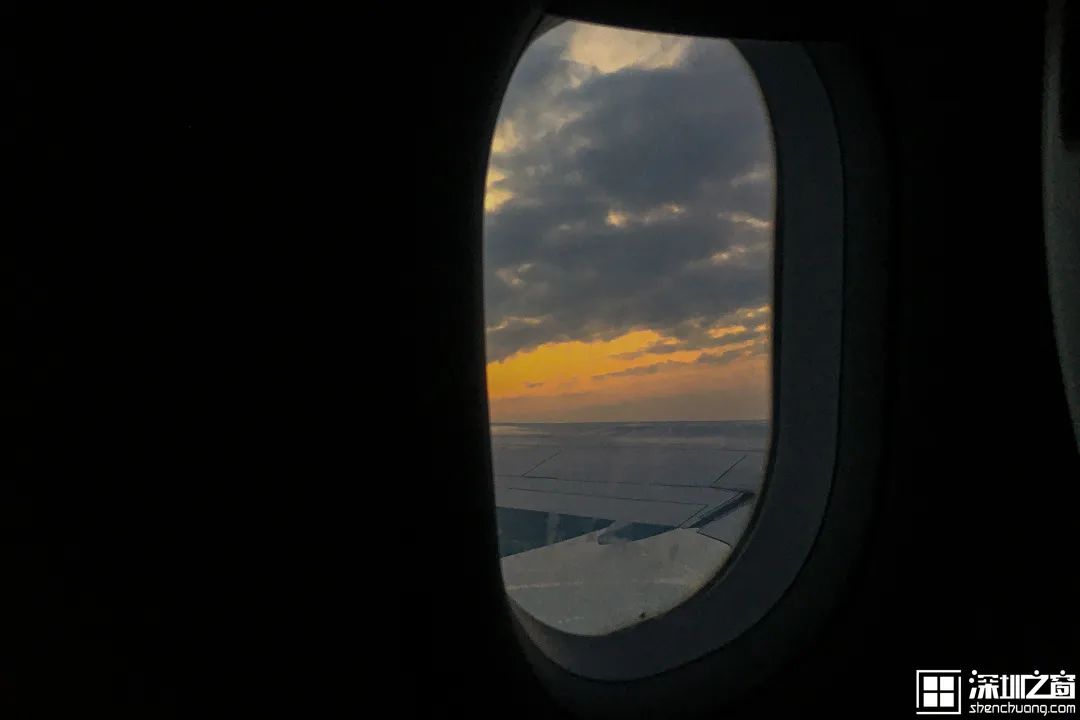 深圳人花式加班：酒吧里做方案、旅行时码PPT、除夕夜写报告……