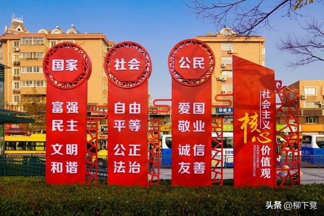 突发大瓜：大学讲座教女生用乳房*引勾**男生、如何使用避孕套